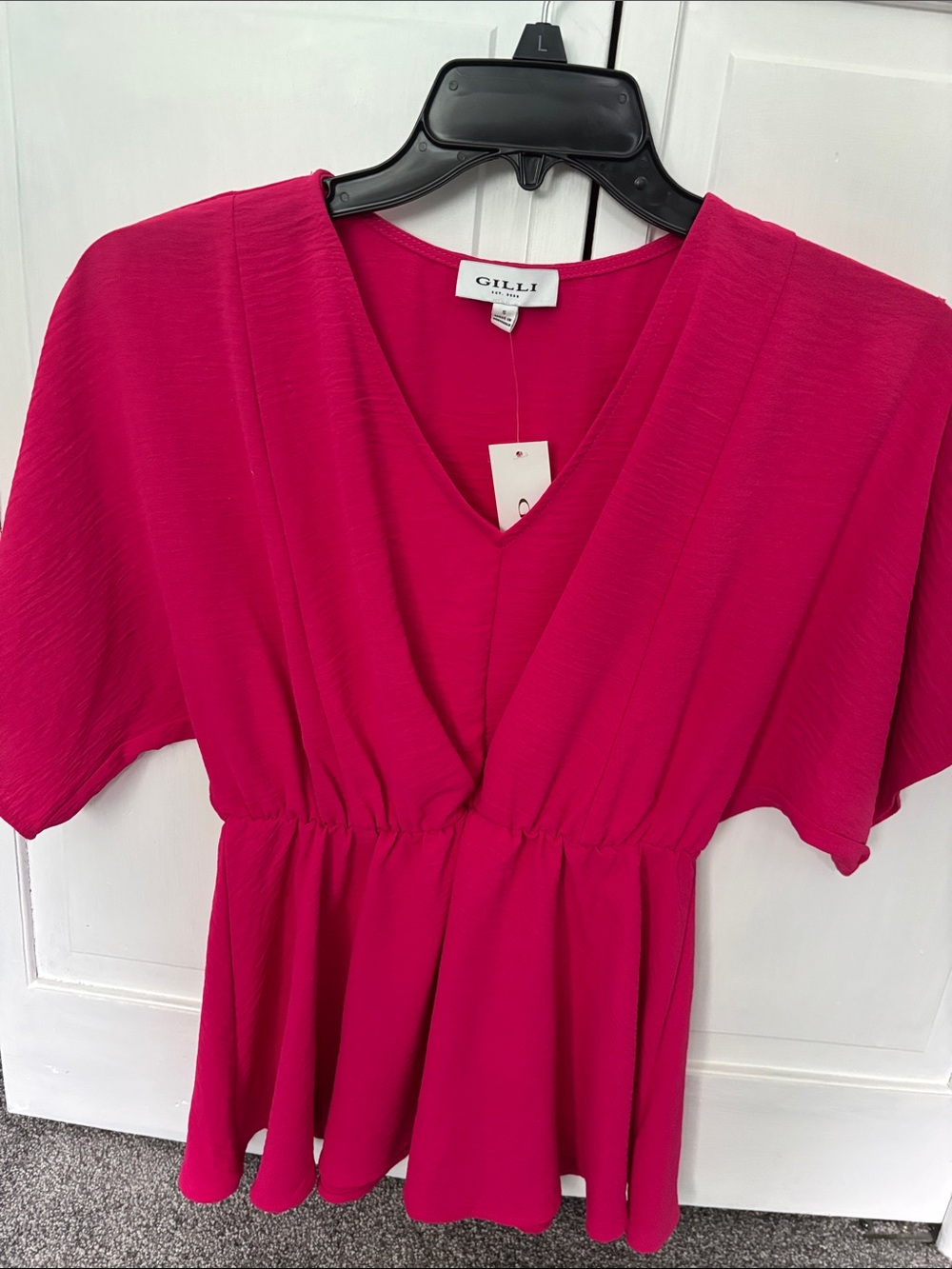 Gilli Fuchsia V-Neck Peplum Top